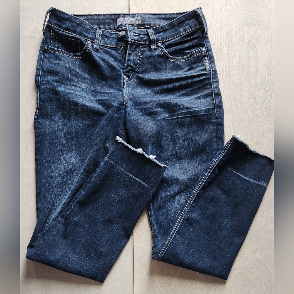 Silver 28, Dark Wash Jeans Raw Hem - Picture 8 of 8